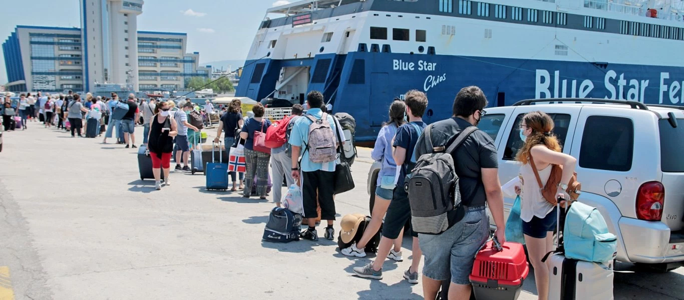 Ιδιαίτερα αυξημένη η κίνηση στο λιμάνι του Πειραιά - Εντατικοί έλεγχοι